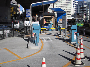 上野駅前オートバイ駐車場