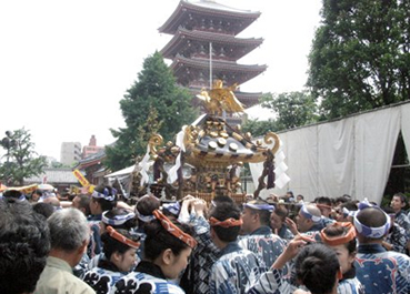 三社祭の風景